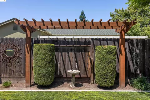 Exterior - 1821 Bumgardner Ct, Modesto, CA 95355 photo 7 of 8