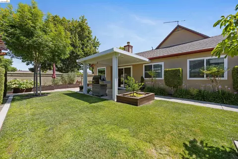 Exterior - 1821 Bumgardner Ct, Modesto, CA 95355 photo 6 of 8