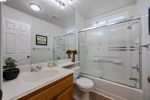 Bath - 1821 Bumgardner Ct, Modesto, CA 95355 photo 1 of 1