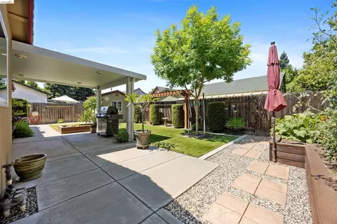 Exterior - 1821 Bumgardner Ct, Modesto, CA 95355 photo 2 of 8