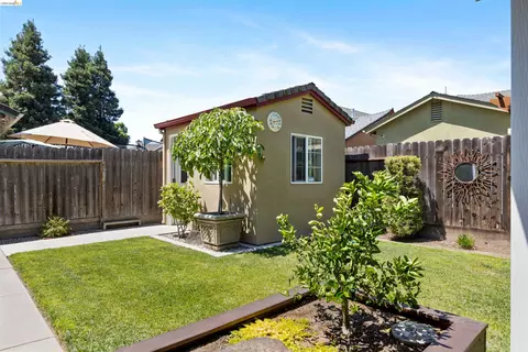 Exterior - 1821 Bumgardner Ct, Modesto, CA 95355 photo 4 of 8