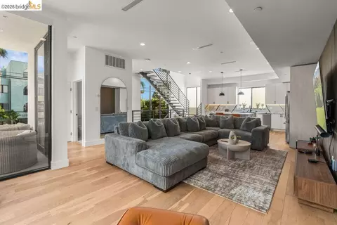 6503 N Contour Ln, North Hollywood, CA 91606