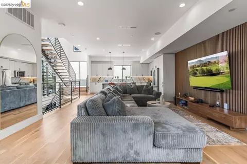 6503 N Contour Ln, North Hollywood, CA 91606
