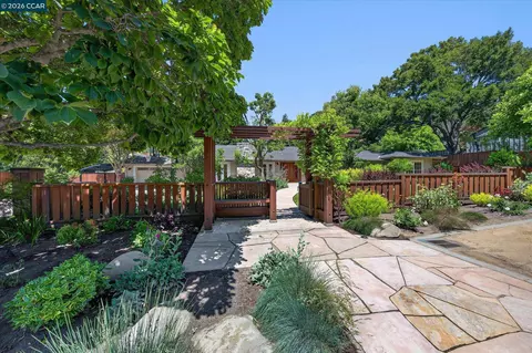 Exterior - 1165 Glen Rd, Lafayette, CA 94549 photo 2 of 28