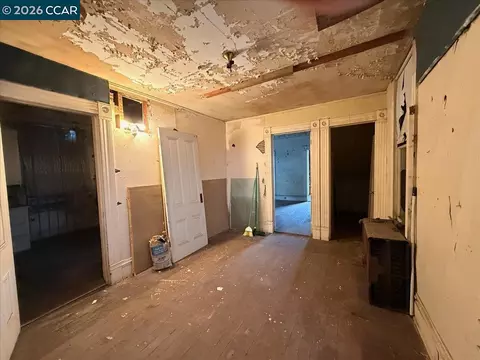 Entry Way - 151 S 3rd Ave, Oakdale, CA 95361 photo 1 of 3