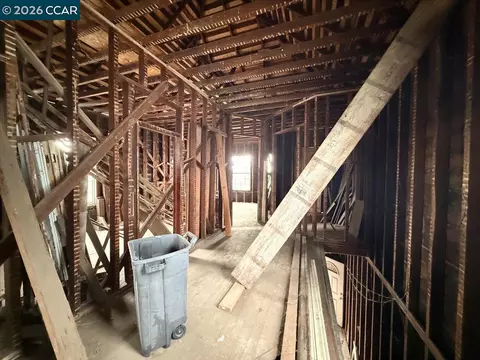 Entry Way - 151 S 3rd Ave, Oakdale, CA 95361 photo 2 of 3