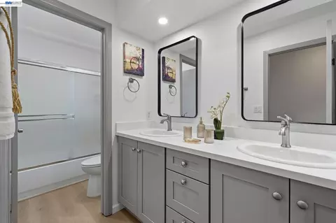 Bath - 1137 Hidden Meadow Pl, Manteca, CA 95337 photo 2 of 3
