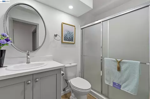 Bath - 1137 Hidden Meadow Pl, Manteca, CA 95337 photo 3 of 3