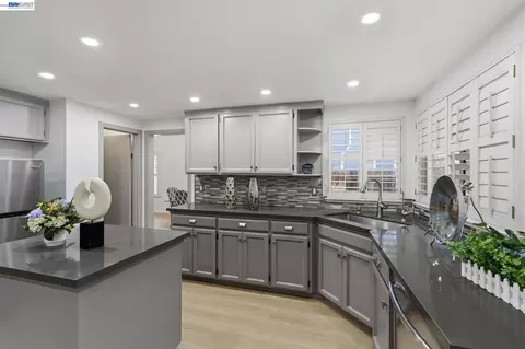 Kitchen - 1137 Hidden Meadow Pl, Manteca, CA 95337 photo 2 of 4