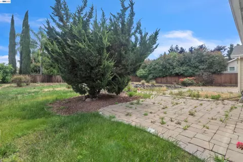 Exterior - 2630 Annette Ct, Tracy, CA 95304 photo 4 of 6