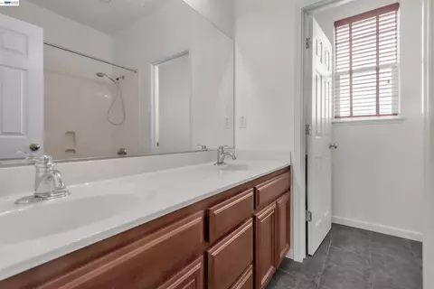 Bath - 2630 Annette Ct, Tracy, CA 95304 photo 3 of 8