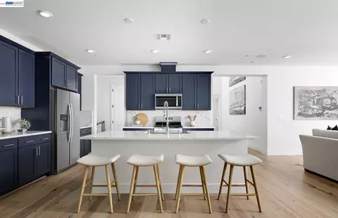 Kitchen - 526 Lee Loop, Discovery Bay, CA 94505 photo 2 of 2