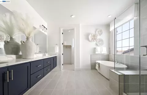 Bath - 526 Lee Loop, Discovery Bay, CA 94505 photo 1 of 1