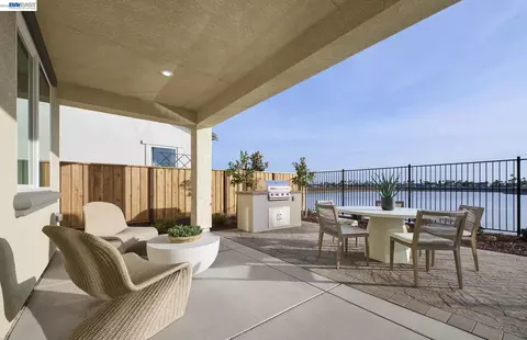 Exterior - 526 Lee Loop, Discovery Bay, CA 94505 photo 2 of 2