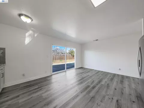 Living - 3432 Danielle Pl, Bay Point, CA 94565 photo 8 of 9