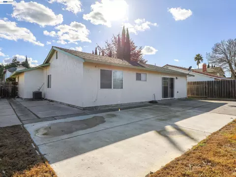 Exterior - 3432 Danielle Pl, Bay Point, CA 94565 photo 4 of 6