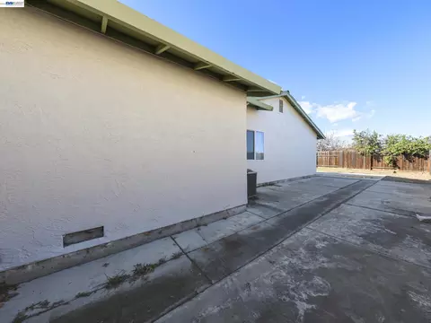 Exterior - 3432 Danielle Pl, Bay Point, CA 94565 photo 5 of 6