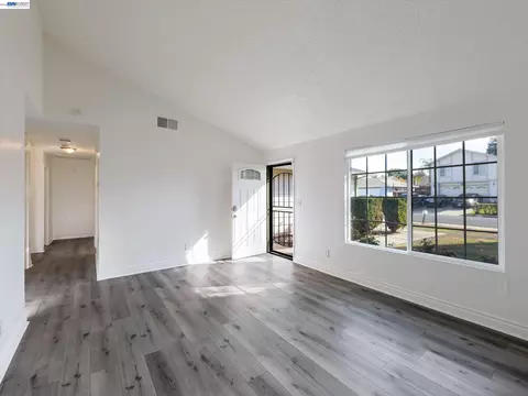 Living - 3432 Danielle Pl, Bay Point, CA 94565 photo 4 of 9