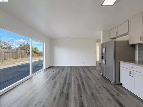 Living - 3432 Danielle Pl, Bay Point, CA 94565 photo 7 of 9