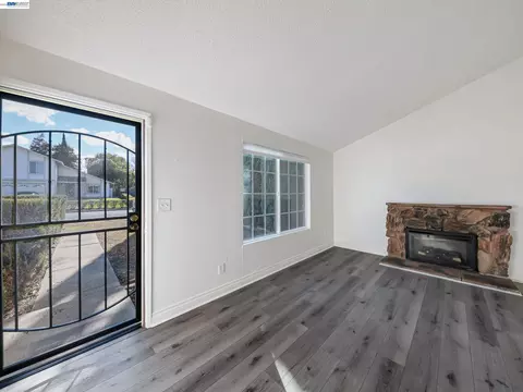Living - 3432 Danielle Pl, Bay Point, CA 94565 photo 2 of 9