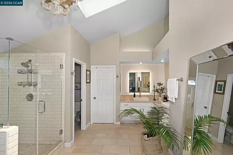 Bath - 8254 Creekside Dr, Dublin, CA 94568 photo 2 of 5