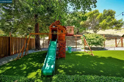 Exterior - 8254 Creekside Dr, Dublin, CA 94568 photo 7 of 14