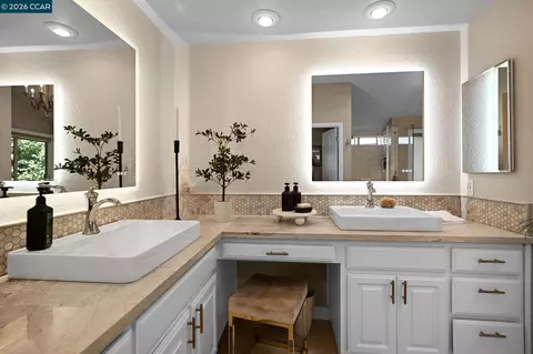 Bath - 8254 Creekside Dr, Dublin, CA 94568 photo 4 of 5