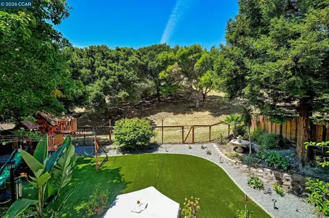 Exterior - 8254 Creekside Dr, Dublin, CA 94568 photo 6 of 14