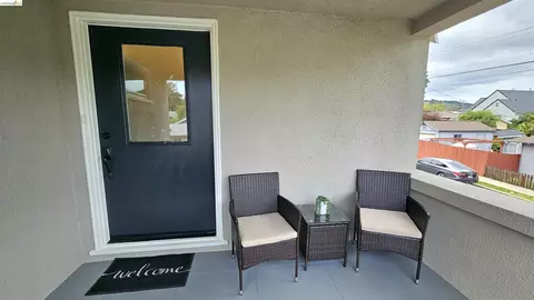 Exterior - 1404 Pine St, Martinez, CA 94553 photo 3 of 8