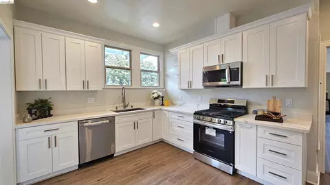 Kitchen - 1404 Pine St, Martinez, CA 94553 photo 1 of 2