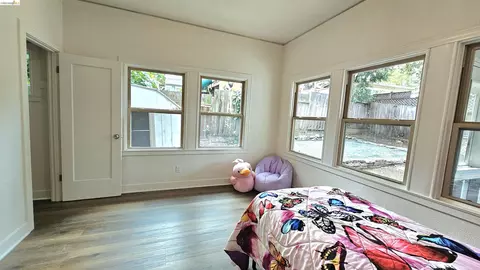 Bedroom - 1404 Pine St, Martinez, CA 94553 photo 4 of 4