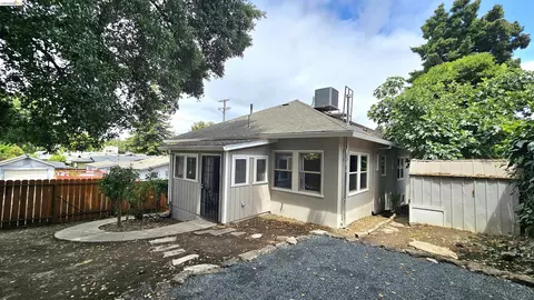 Exterior - 1404 Pine St, Martinez, CA 94553 photo 6 of 8
