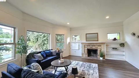 Living - 1404 Pine St, Martinez, CA 94553 photo 1 of 2