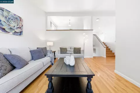 Living - 265 Toledo Ct, Vallejo, CA 94591 photo 4 of 8