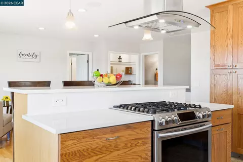 Kitchen - 265 Toledo Ct, Vallejo, CA 94591 photo 6 of 6