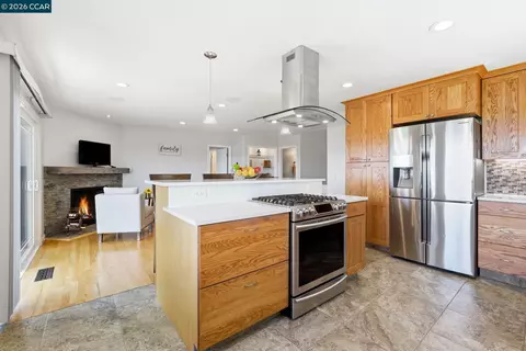 Kitchen - 265 Toledo Ct, Vallejo, CA 94591 photo 4 of 6