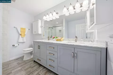 Bath - 265 Toledo Ct, Vallejo, CA 94591 photo 2 of 5