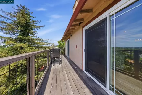 Exterior - 265 Toledo Ct, Vallejo, CA 94591 photo 7 of 12