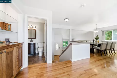 Entry Way - 265 Toledo Ct, Vallejo, CA 94591 photo 2 of 3