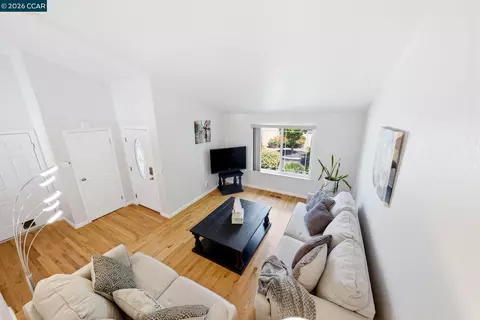 Living - 265 Toledo Ct, Vallejo, CA 94591 photo 6 of 8