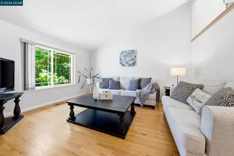 Living - 265 Toledo Ct, Vallejo, CA 94591 photo 1 of 8