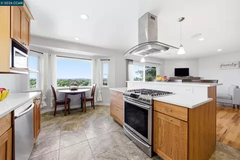 Kitchen - 265 Toledo Ct, Vallejo, CA 94591 photo 4 of 6