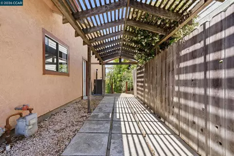 Exterior - 265 Toledo Ct, Vallejo, CA 94591 photo 9 of 12