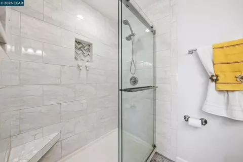 Bath - 265 Toledo Ct, Vallejo, CA 94591 photo 4 of 5