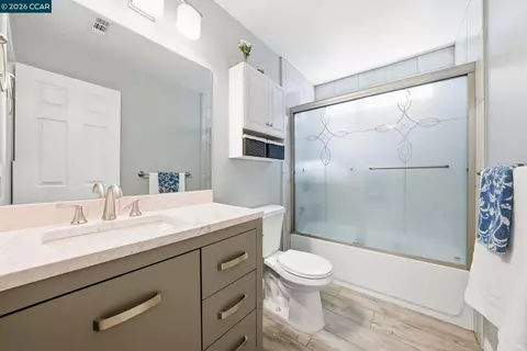 Bath - 265 Toledo Ct, Vallejo, CA 94591 photo 5 of 5