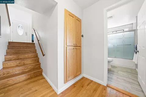 Entry Way - 265 Toledo Ct, Vallejo, CA 94591 photo 3 of 3