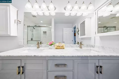 Bath - 265 Toledo Ct, Vallejo, CA 94591 photo 3 of 5