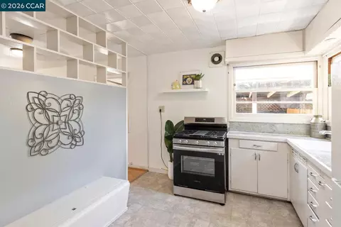Kitchen - 3265 Hillview Ln, Lafayette, CA 94549 photo 2 of 2