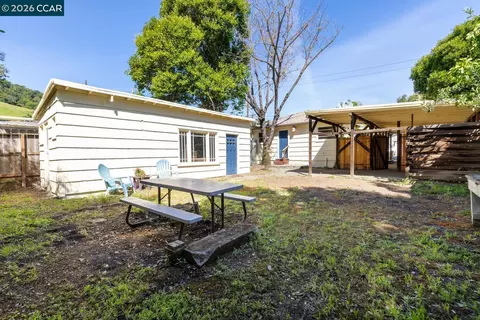 Exterior - 3265 Hillview Ln, Lafayette, CA 94549 photo 5 of 6
