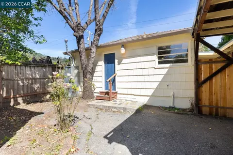 Exterior - 3265 Hillview Ln, Lafayette, CA 94549 photo 4 of 6